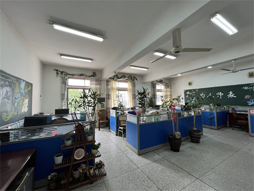 学校工会开展办公室卫生检查活动