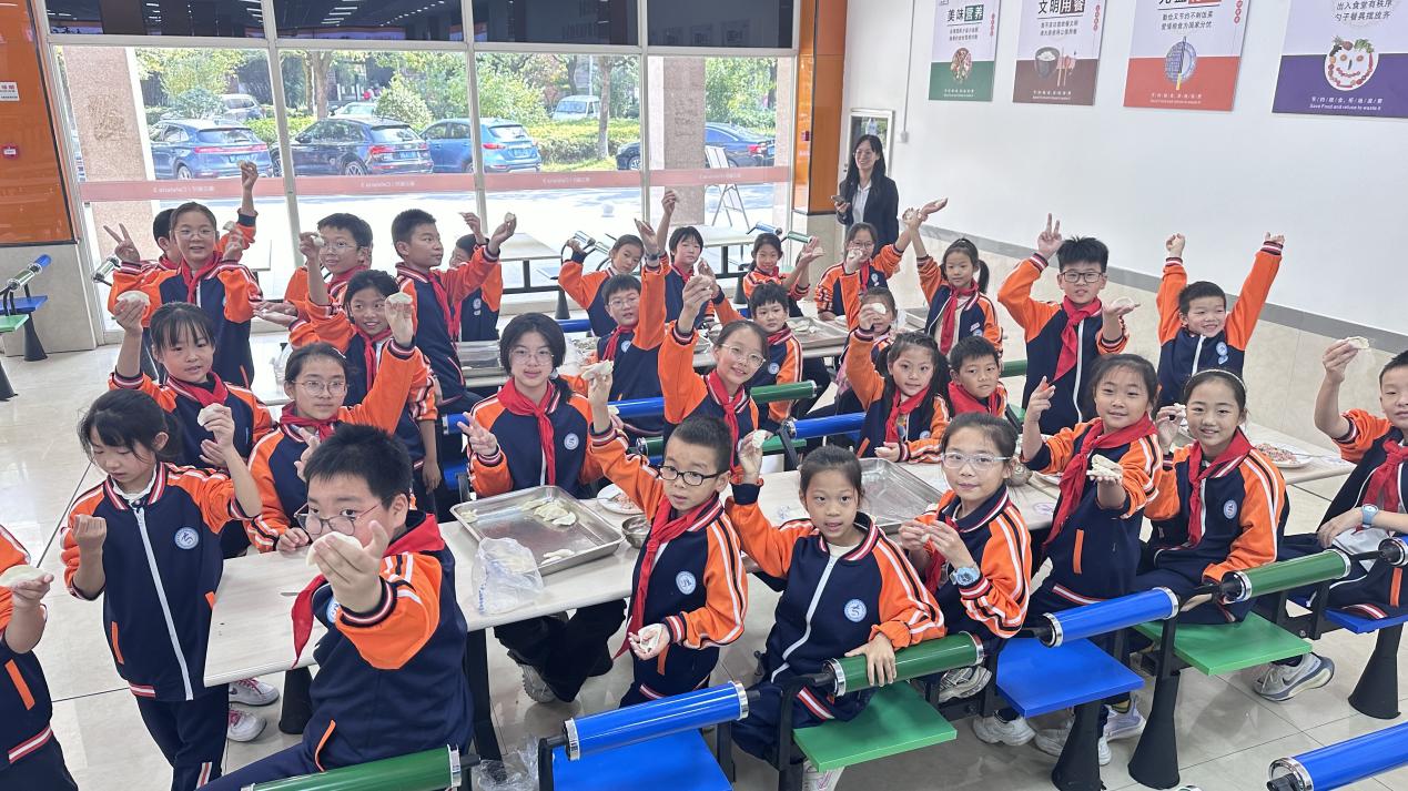 37471f667523427bba2f43873f9446dc.jpg 37471f667523427bba2f43873f9446dc.jpg