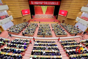 我校杨云芳教授应邀出席第十四届中国产学研合作创新大会